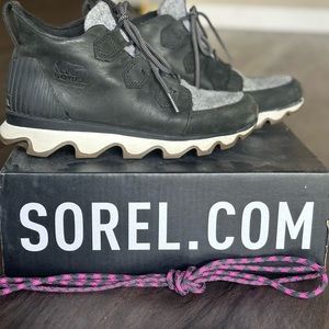 SOREL Kinetic Caribou Sneaker Mid Waterproof Blk/Gry Size 7.5